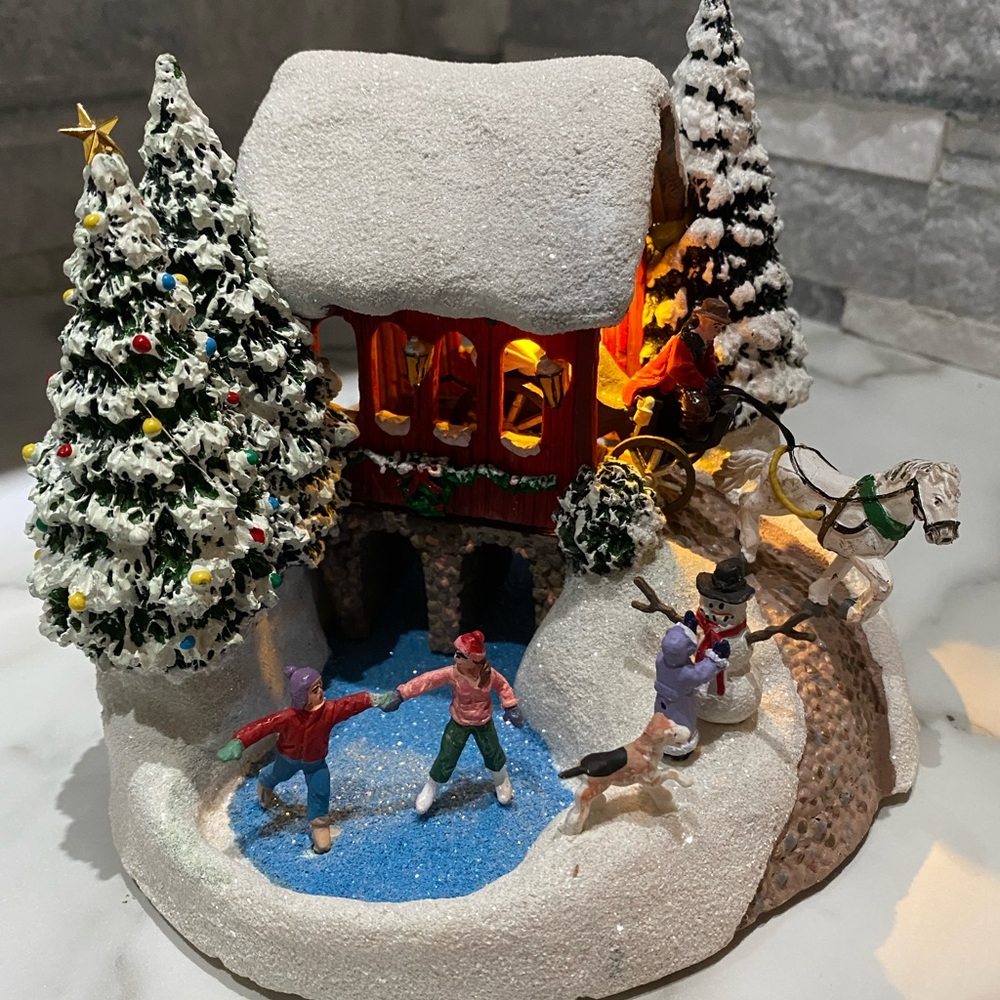 Vintage Thomas Kinkade 1992 “Country Memories” Light Up Winter Scene